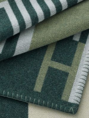 ホームテキスタイル：プレード、クッション、カシミヤ | Hermès
